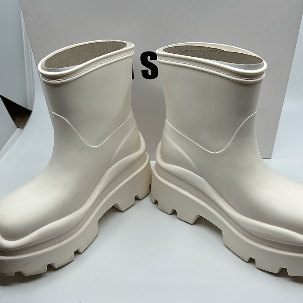 In box MSGM white rubber Carrarma boots, Sz 35 - Picture 10 of 11